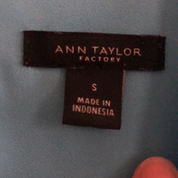 Anne Taylor sleeveless blouse - Picture 3 of 5